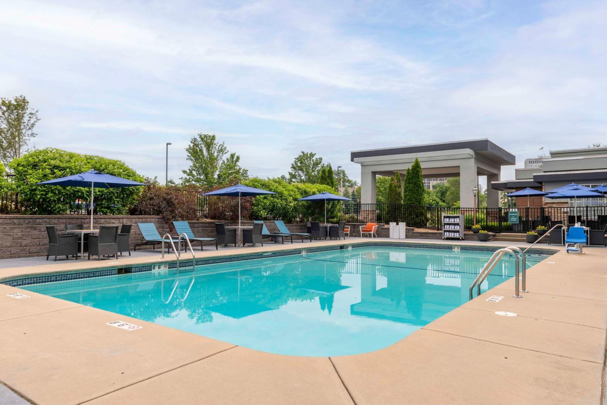 Hampton Inn Manchester Downtown Εξωτερικό φωτογραφία