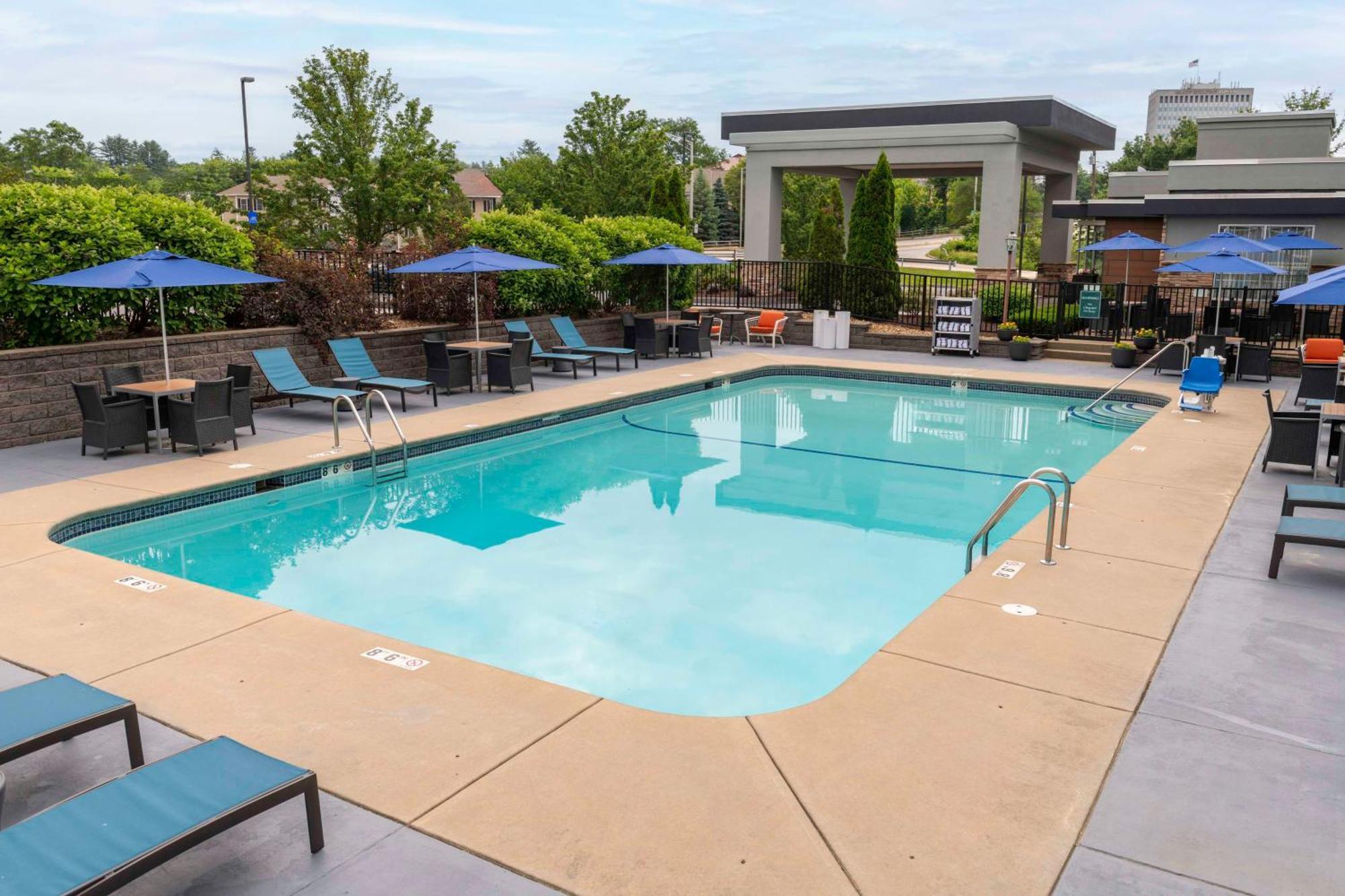 Hampton Inn Manchester Downtown Εξωτερικό φωτογραφία