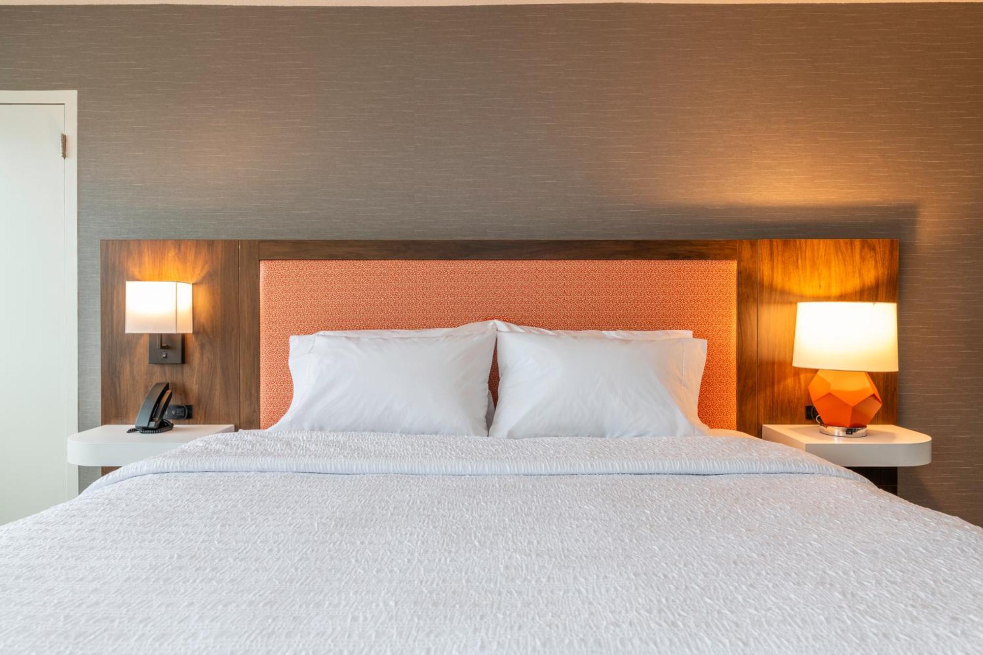 Hampton Inn Manchester Downtown Εξωτερικό φωτογραφία